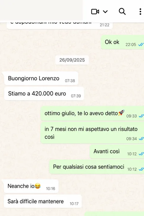 Conversazione WhatsApp con un partner: aggiornamento a 420.000 euro di lavori acquisiti in 7 mesi.